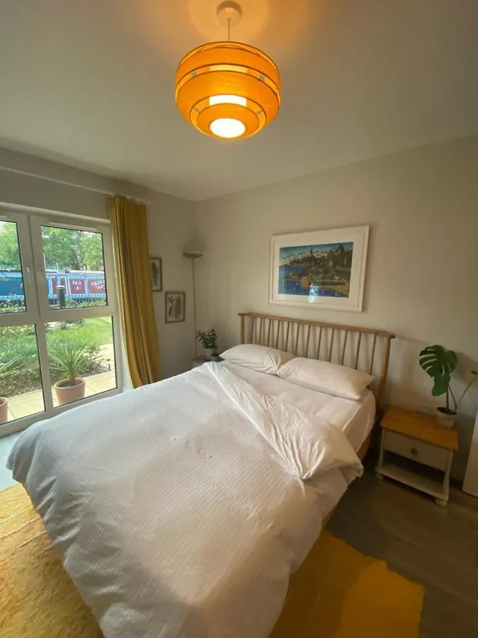 Stylish Apartment With Terrace 억스브리지 영국