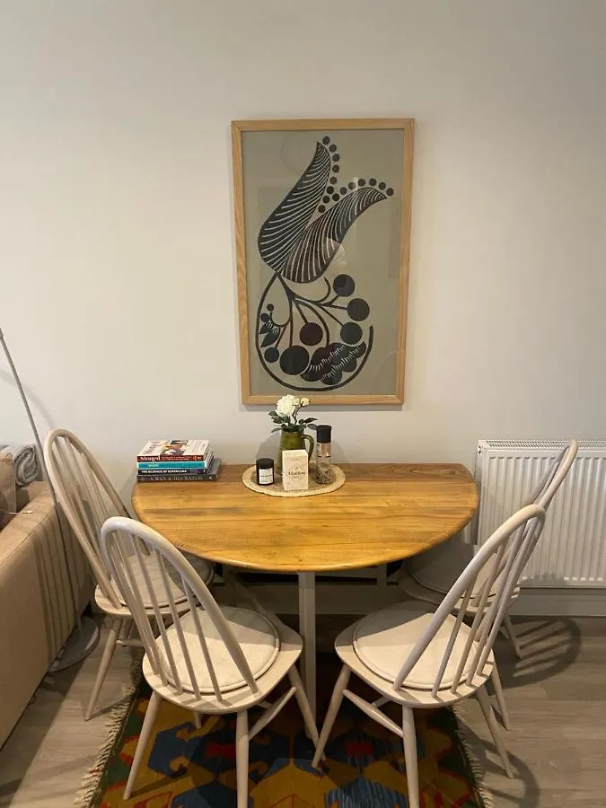 Stylish Apartment With Terrace Uxbridge