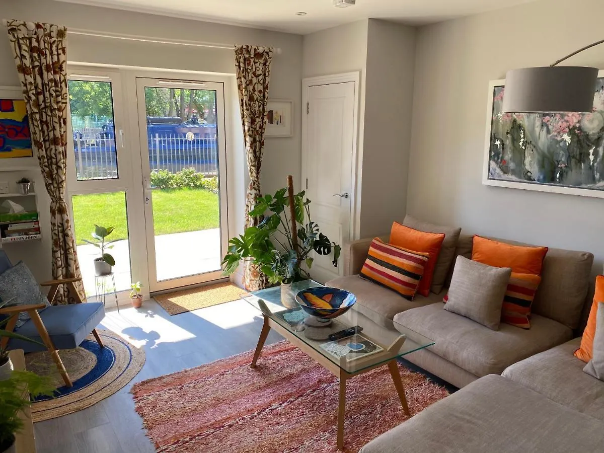 Stylish Apartment With Terrace 억스브리지 영국