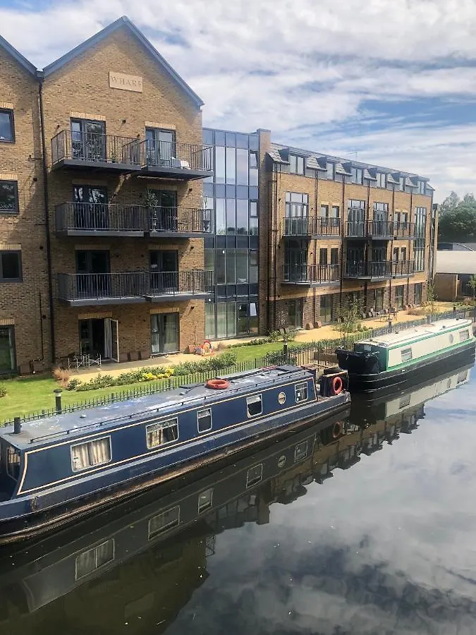 Stylish Apartment With Terrace Uxbridge 0*,